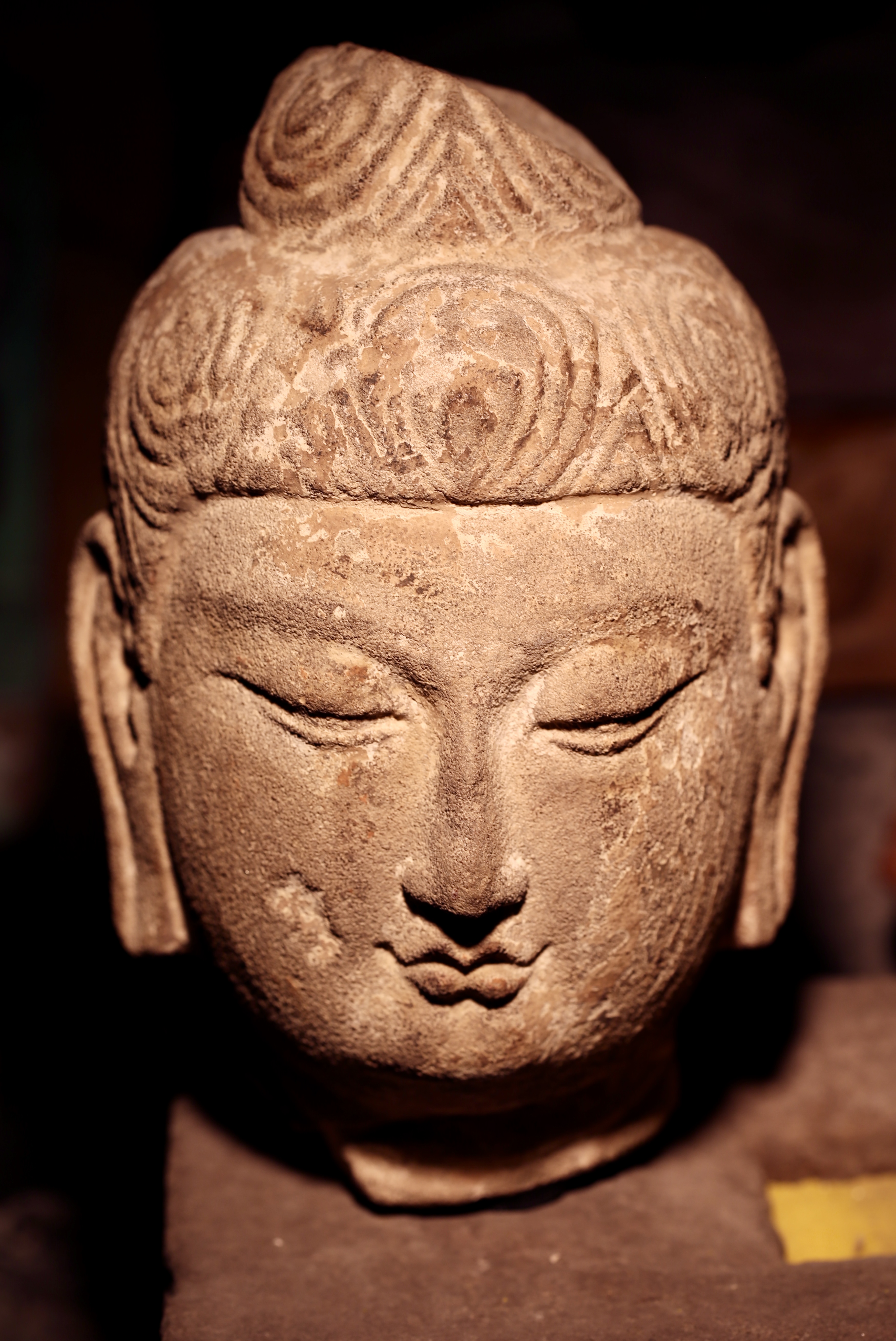 天龙山式样佛首