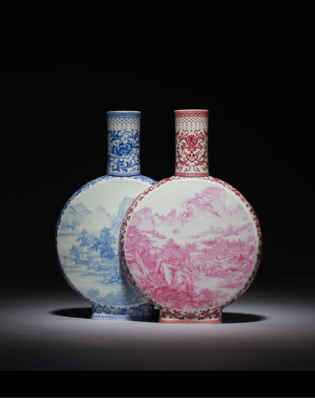 胭脂红蓝彩绘山水图纹双联瓶