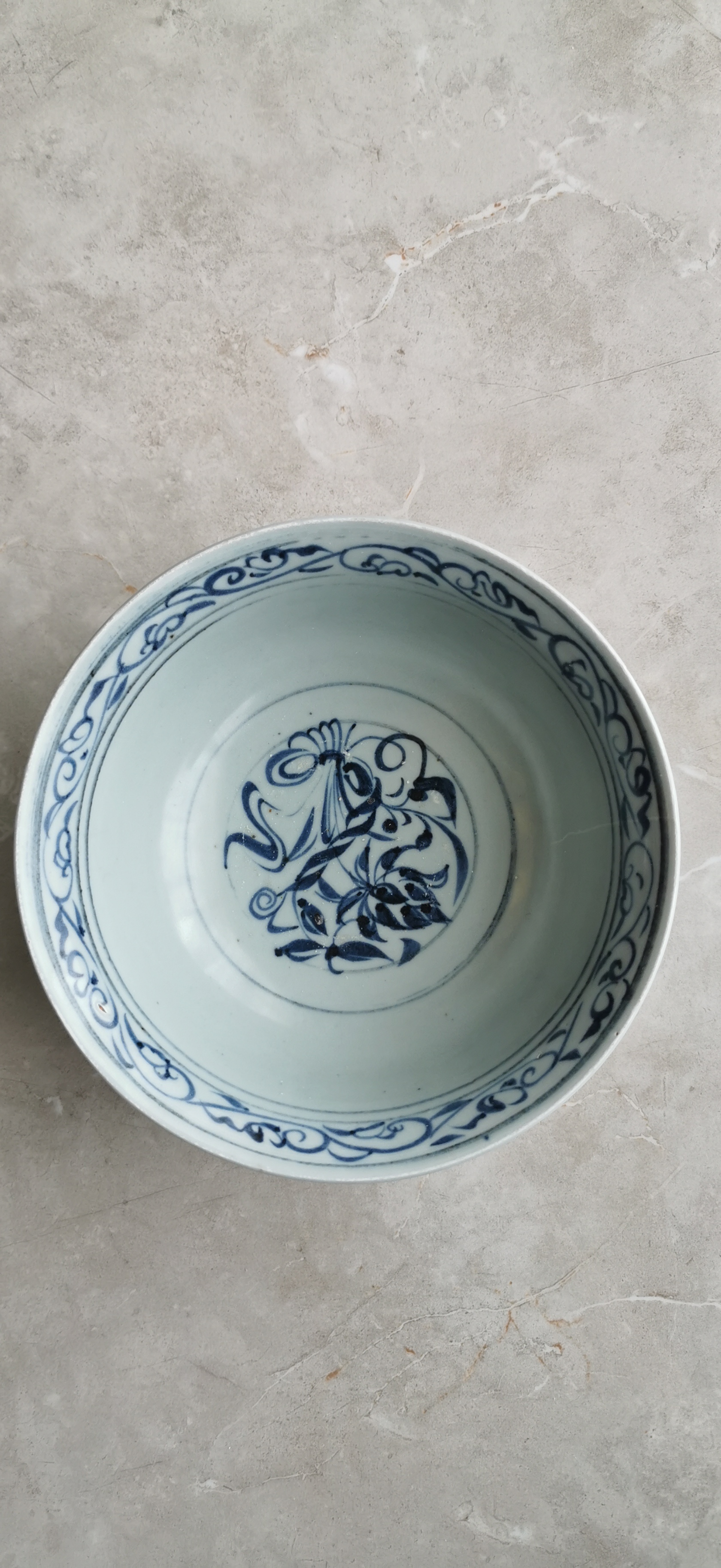 青花一枝莲纹碗