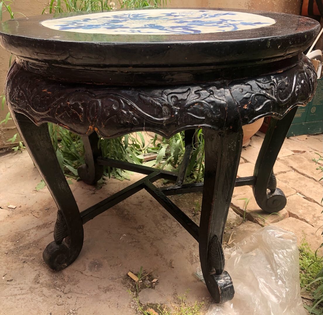 青花花卉纹瓷板桌