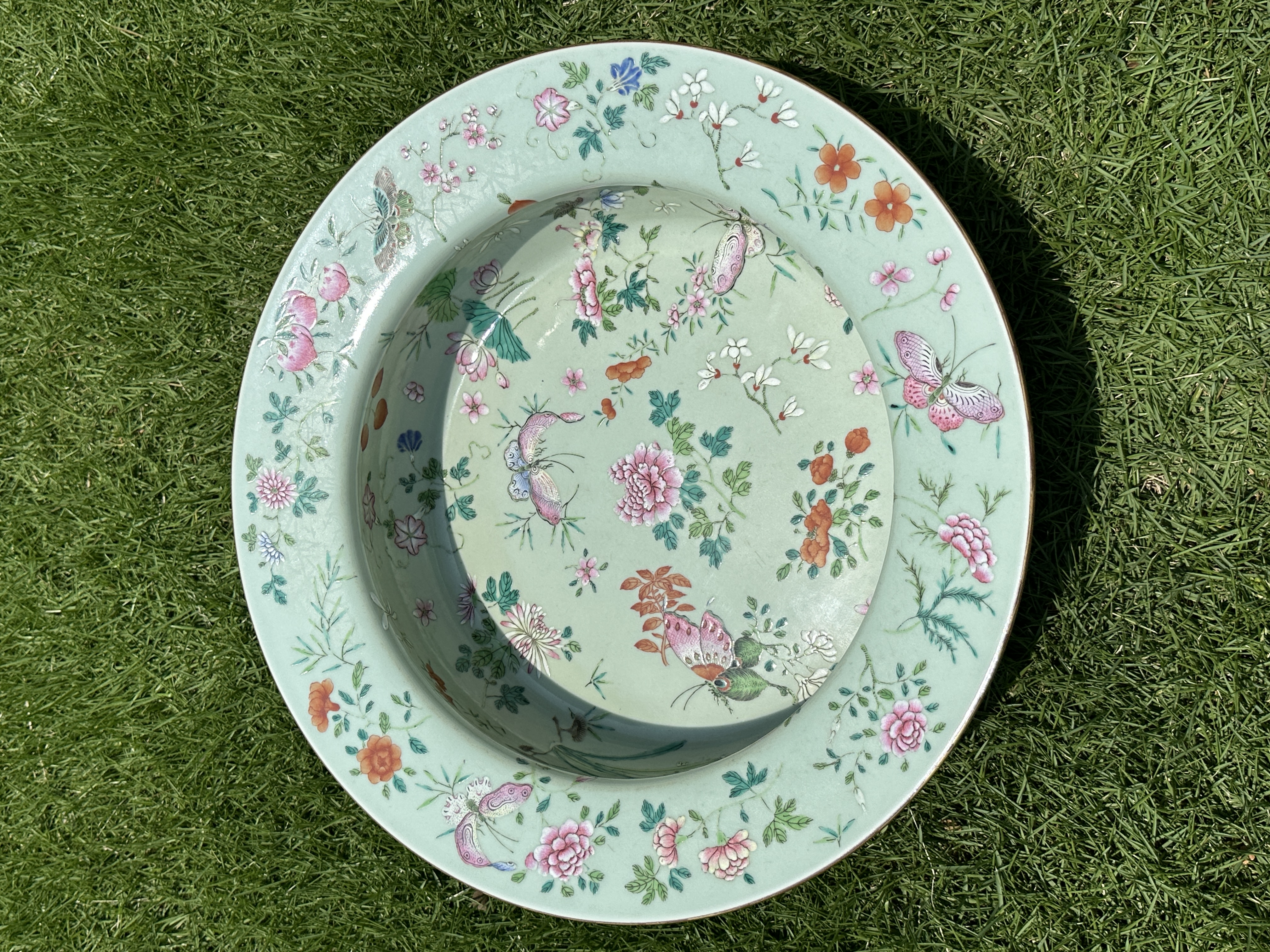 嘉庆款粉彩花蝶纹盘