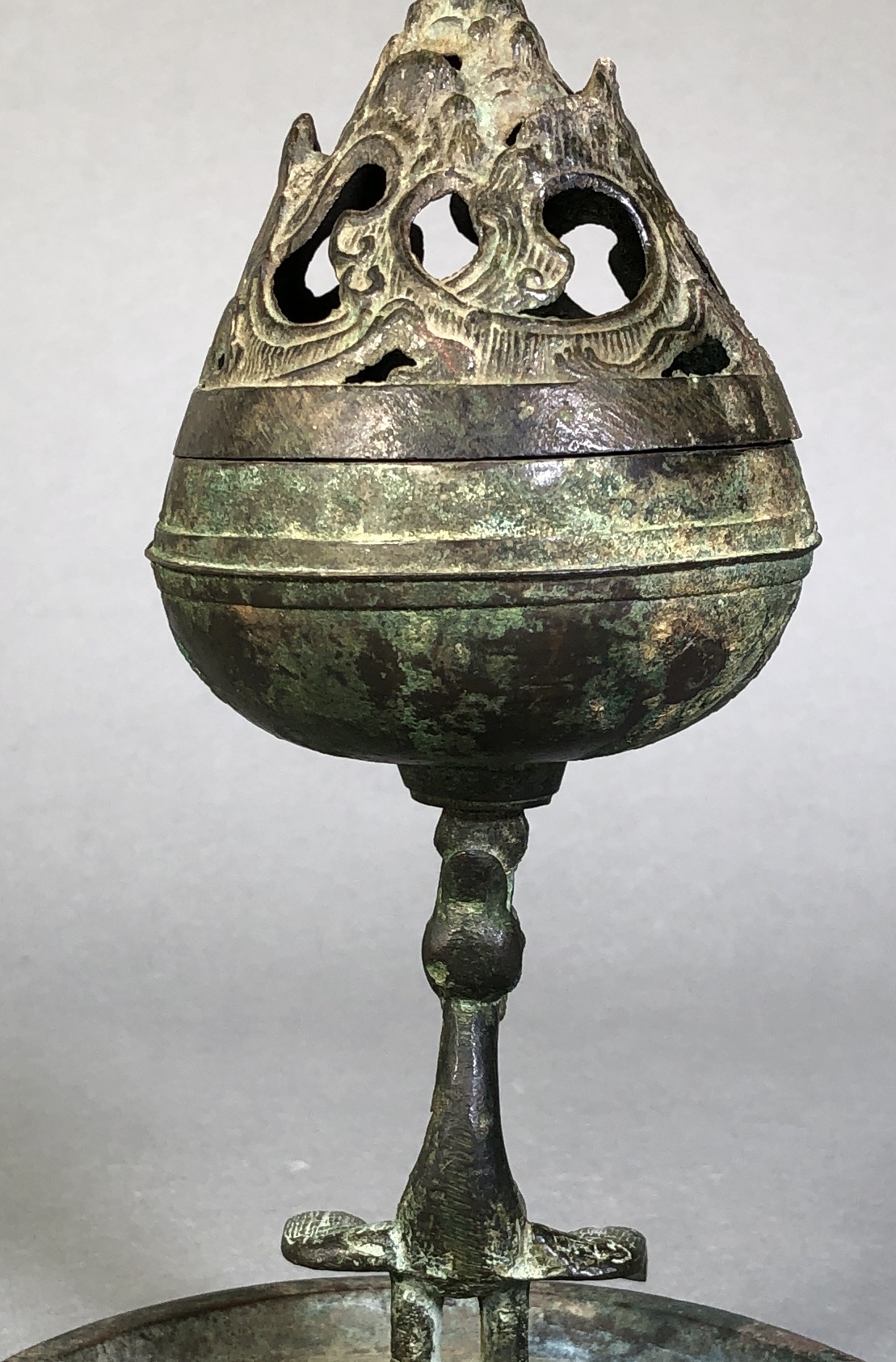 立鸟柄式博山铜熏炉