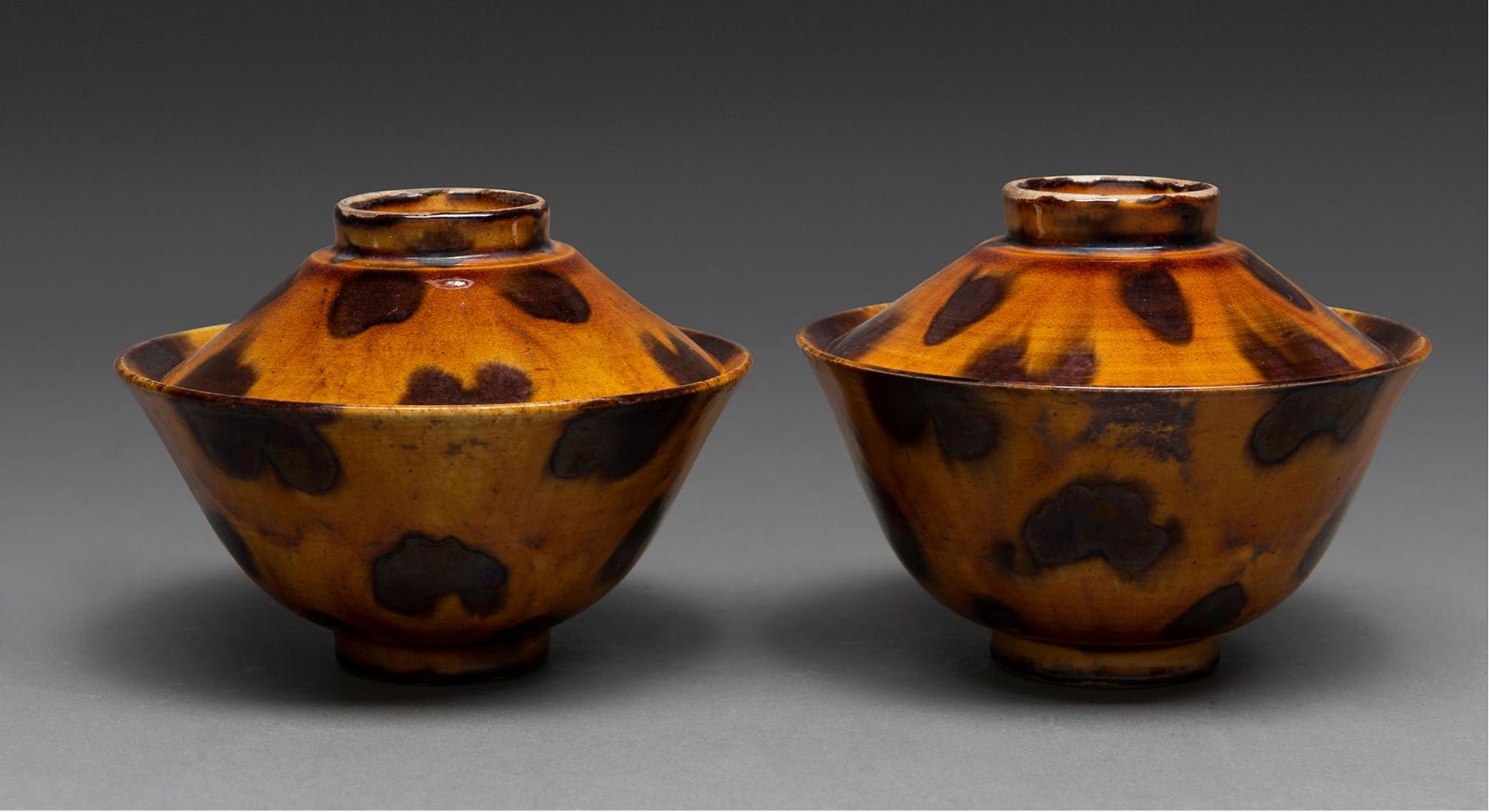 黄釉点彩玳瑁纹盖碗