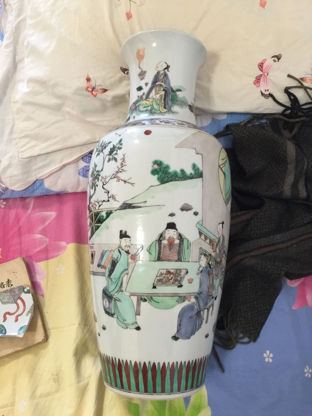 五彩人物故事图软棒槌瓶