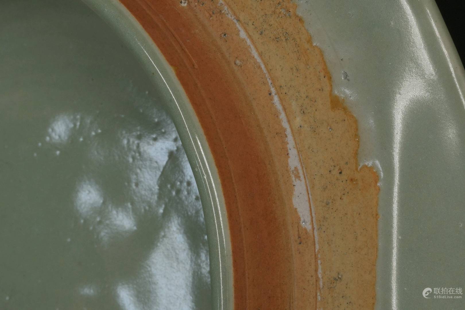 龙泉窑荷叶盖罐