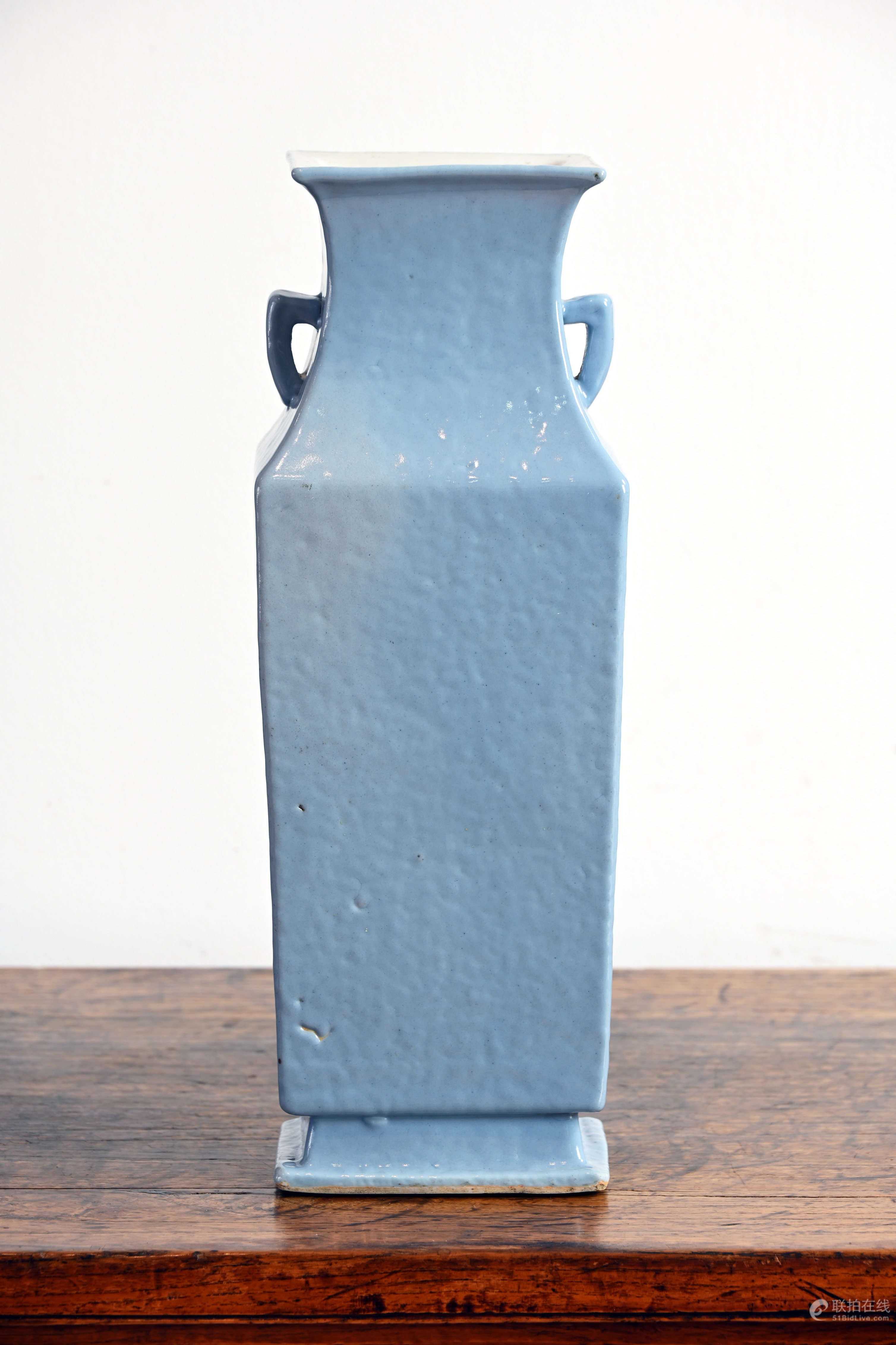 天青釉双耳方樽