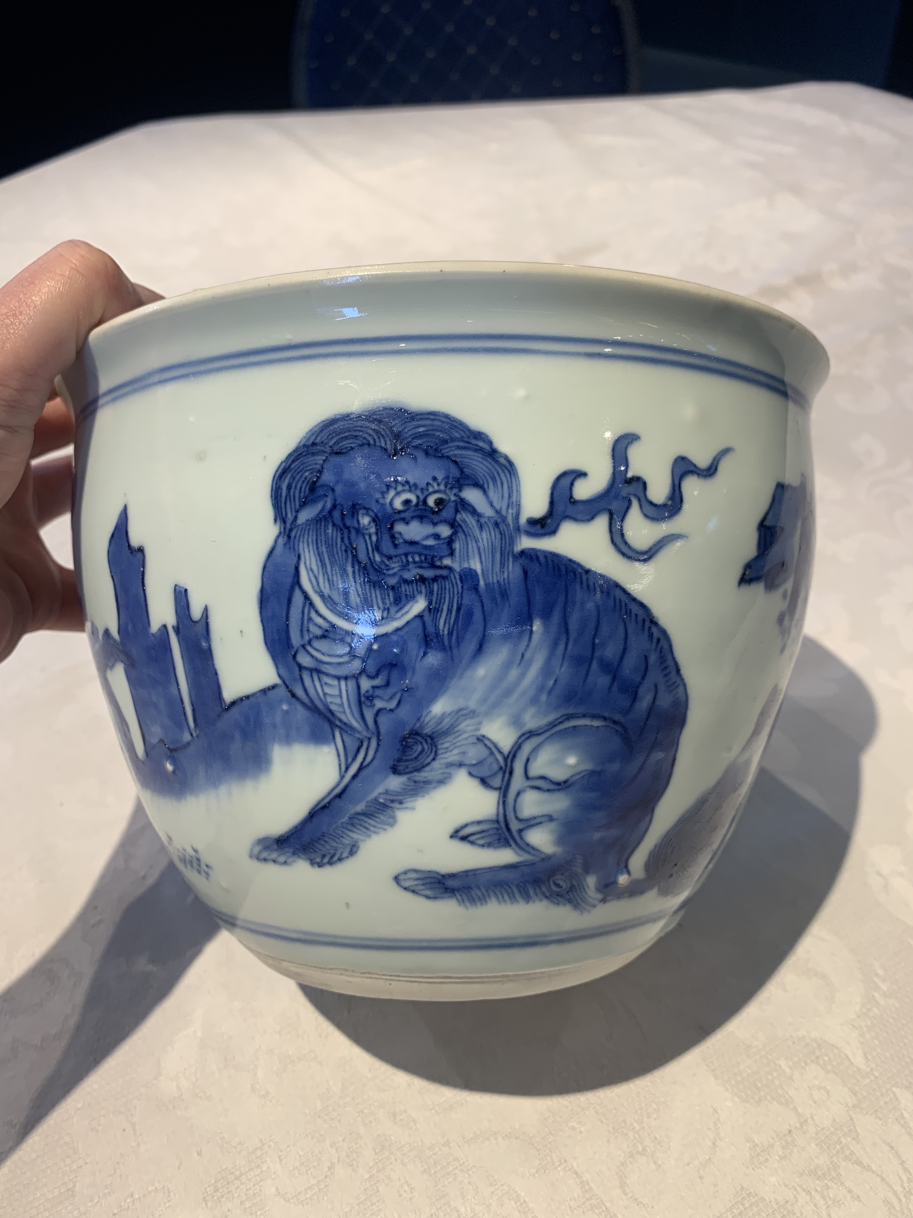 明崇祯青花瑞兽卷缸(直径约20.5高15