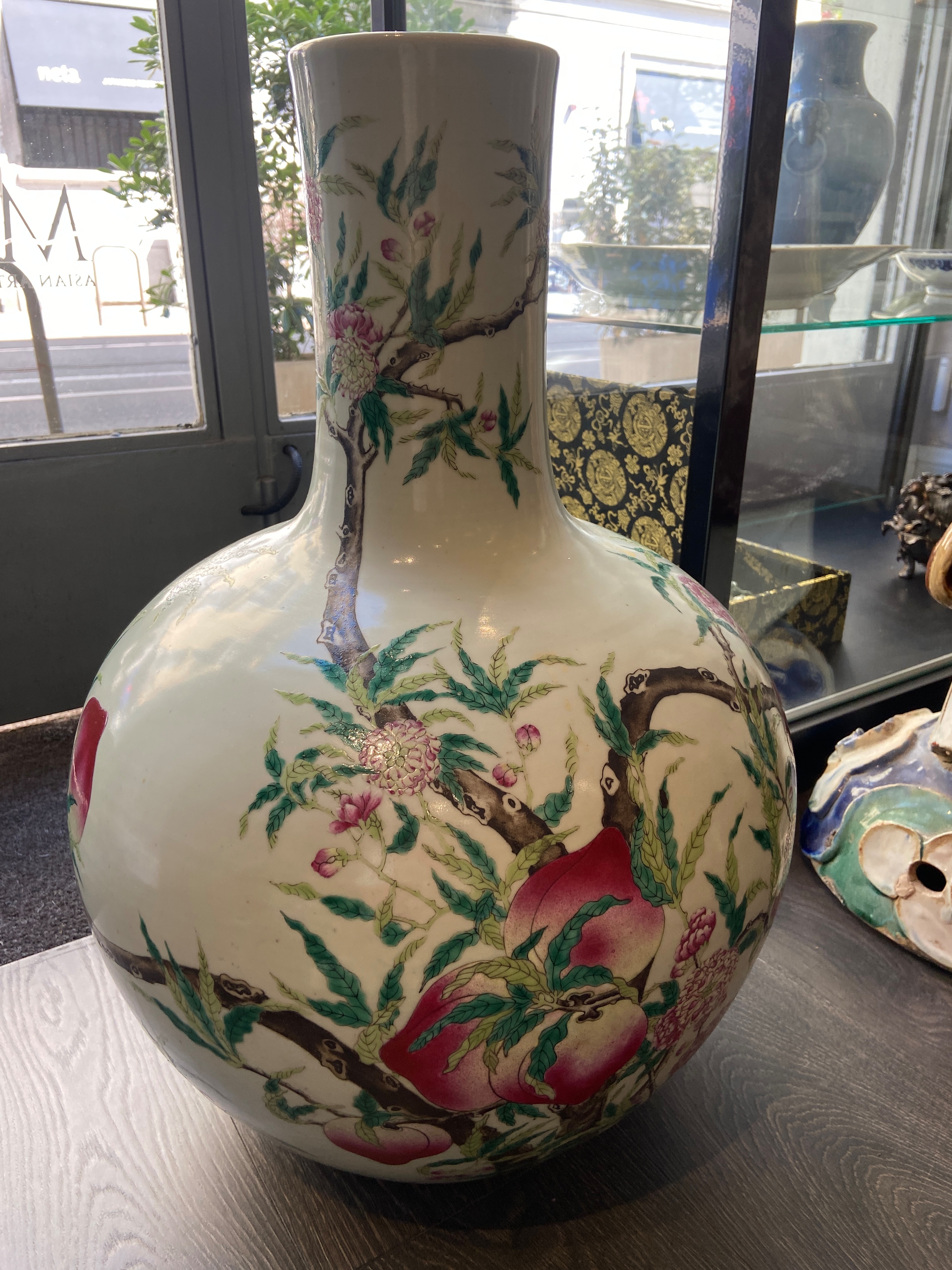 晚期民国粉彩九桃天球瓶(高约57cm)