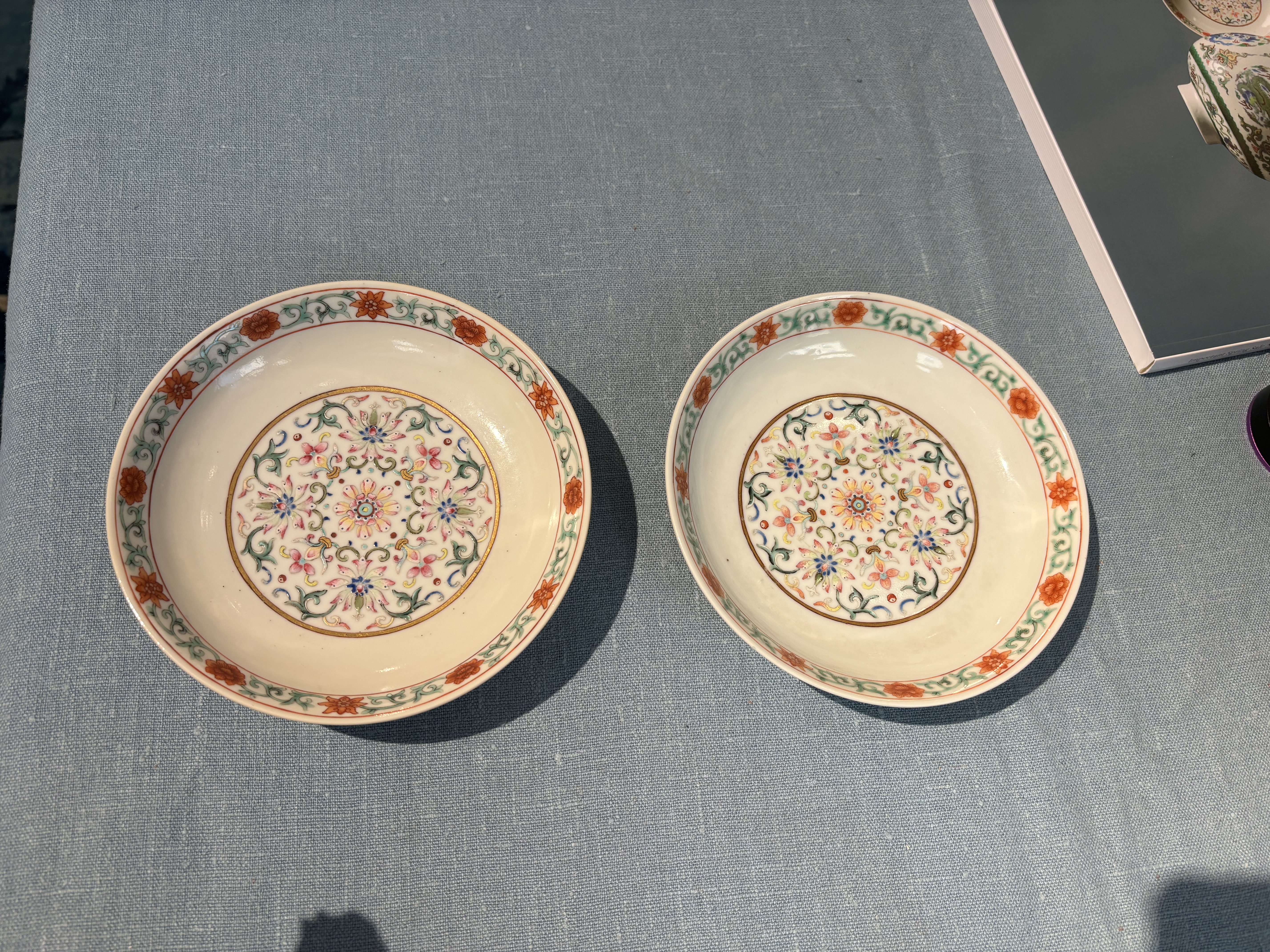 嘉庆黄地洋彩花卉“甲子万年”盘(约16c