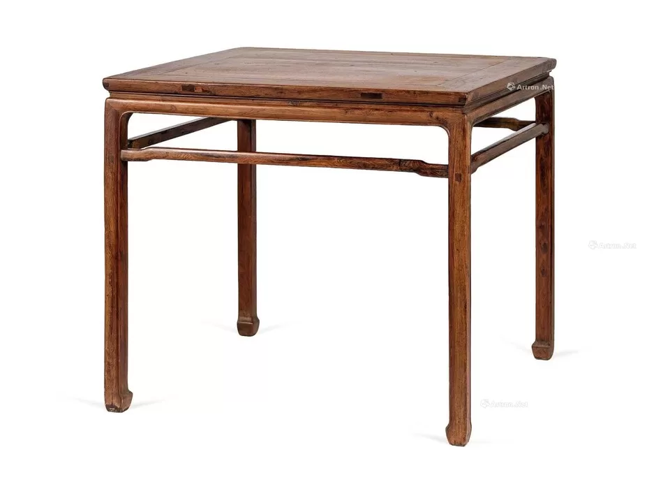 清黄花梨罗锅枨马蹄足方桌