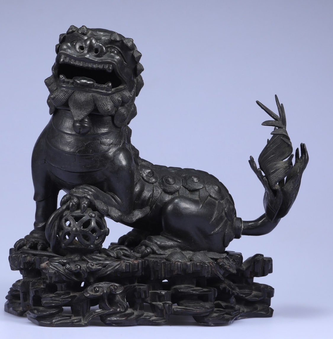 铜狮子型香薰摆件