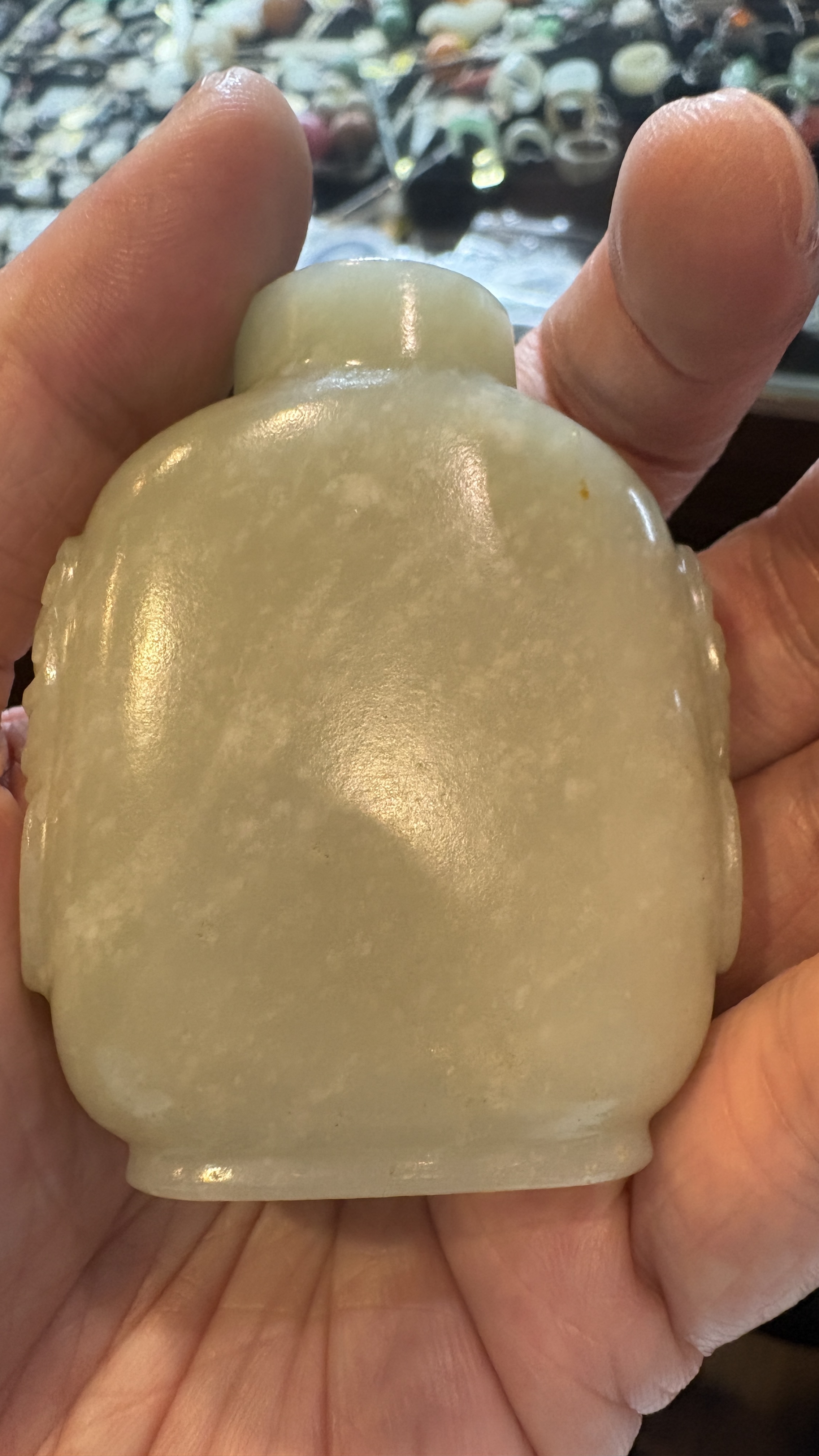 清代和田玉鼻烟壶