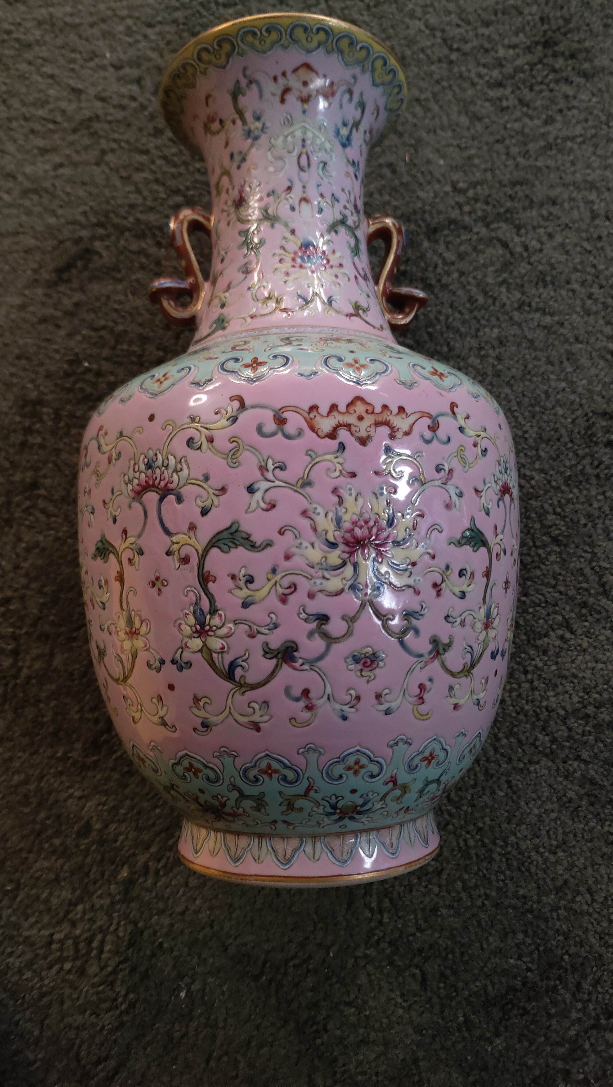 乾隆款识-粉彩盘枝莲纹如意耳瓶