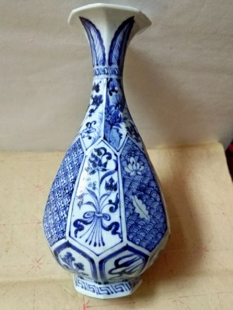 青花梅瓶