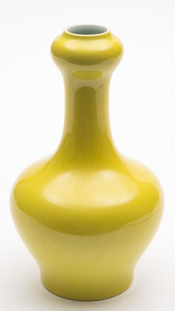 仿雍正官窑柠檬黄釉瓶