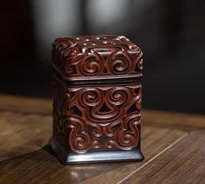 剔犀祥云纹印章方盒